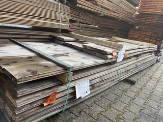 Ca. 32x Douglas Wisselsponning/Halfhoutsrabat, 18x185mm, lengte 22/300